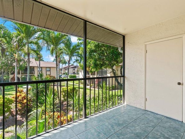 432 Pine Glen Lane C2, Greenacres FL 33463