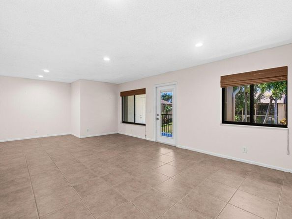 432 Pine Glen Lane C2, Greenacres FL 33463