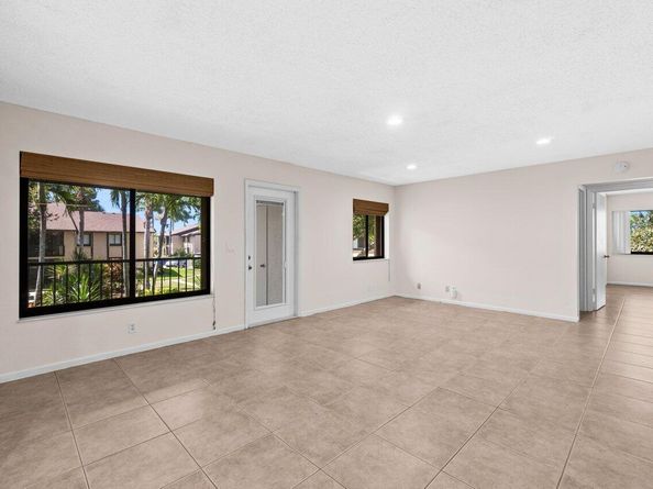 432 Pine Glen Lane C2, Greenacres FL 33463