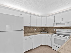 432 Pine Glen Lane C2, Greenacres FL 33463