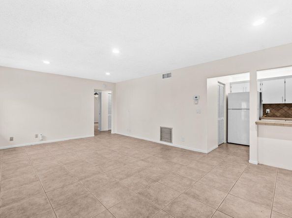 432 Pine Glen Lane C2, Greenacres FL 33463