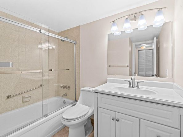 432 Pine Glen Lane C2, Greenacres FL 33463