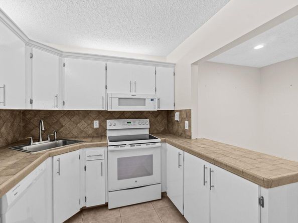 432 Pine Glen Lane C2, Greenacres FL 33463