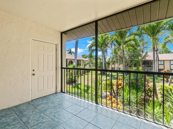 432 Pine Glen Lane C2, Greenacres FL 33463