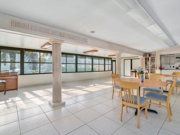 432 Pine Glen Lane C2, Greenacres FL 33463