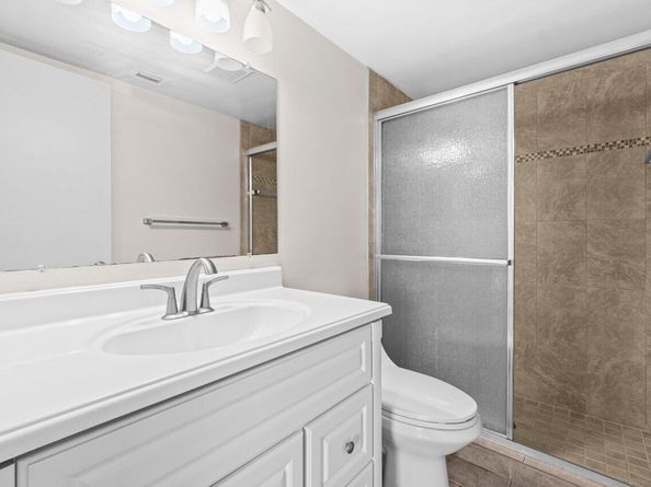 432 Pine Glen Lane C2, Greenacres FL 33463