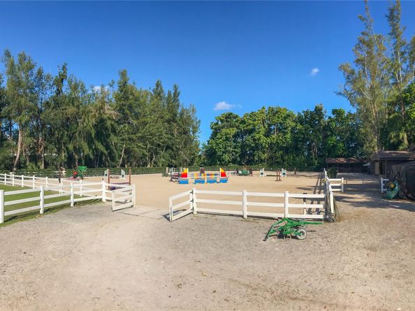 13211 Mustang Trl, Southwest Ranches FL 33330