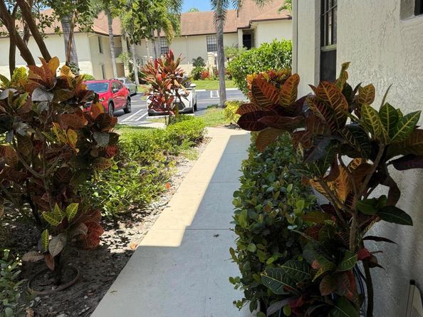 3236 Jog Park Drive, Greenacres FL 33467