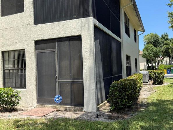 3236 Jog Park Drive, Greenacres FL 33467