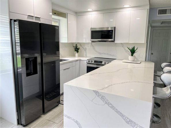 393 Mansfield J 393, Boca Raton FL 33434