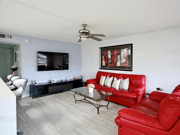 393 Mansfield J 393, Boca Raton FL 33434