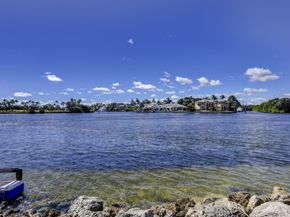 372 Golfview Road 403, North Palm Beach FL 33408