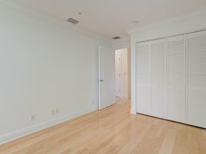 1950 Presidential Way 10, West Palm Beach FL 33401