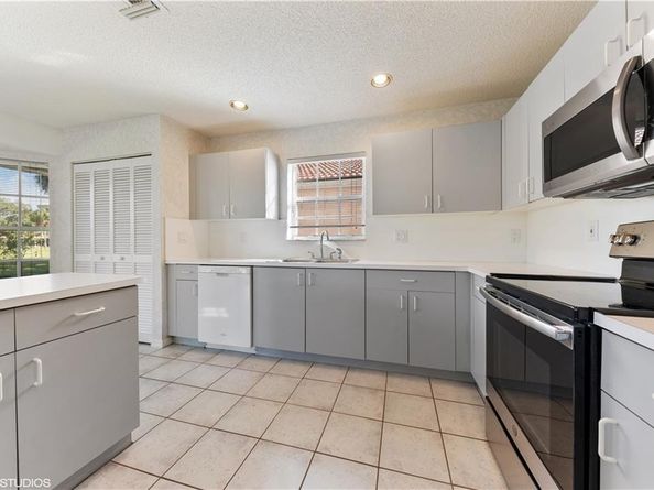 7697 NW 25th St, Margate FL 33063