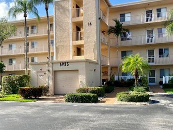 6935 Huntington Lane