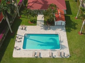 1425 Oxford Lane, Boynton Beach FL 33426