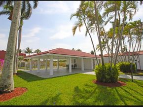 1425 Oxford Lane, Boynton Beach FL 33426