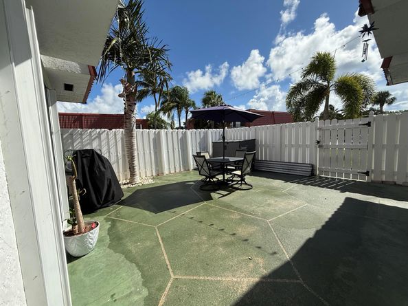 1425 Oxford Lane, Boynton Beach FL 33426