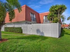 1425 Oxford Lane, Boynton Beach FL 33426