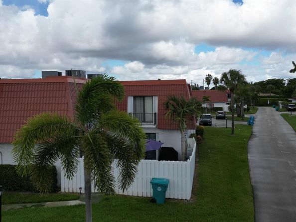 1425 Oxford Lane, Boynton Beach FL 33426