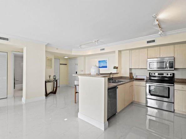 1801 N Flagler Drive 804, West Palm Beach FL 33407