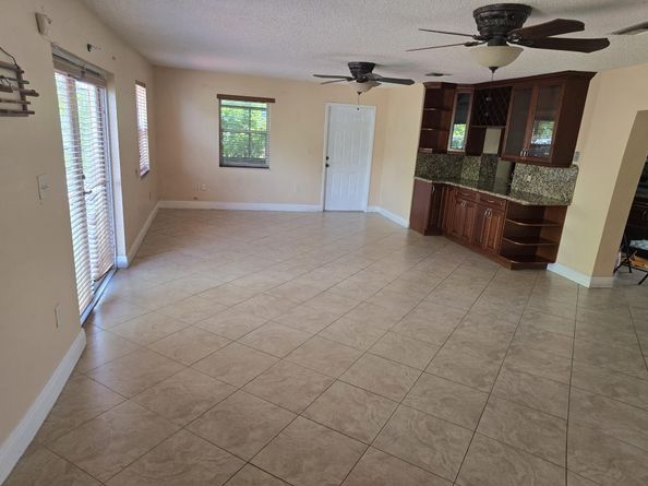 Undisclosed Address #FX-10507851, Miami FL 33177