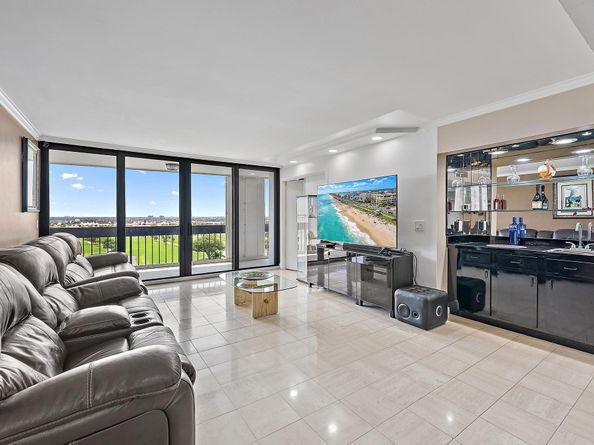 2400 Presidential Way 1204, West Palm Beach FL 33401
