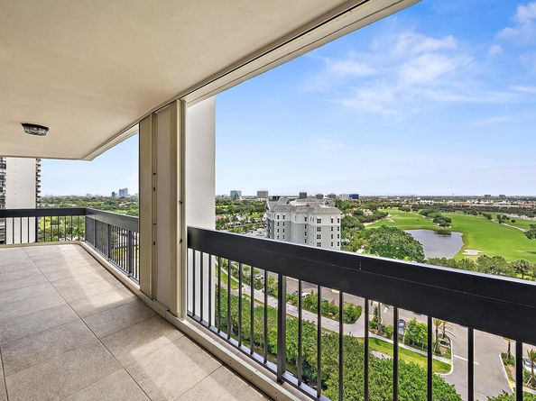 2400 Presidential Way 1204, West Palm Beach FL 33401