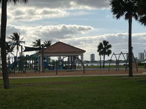 810 Lake Shore Dr 25, West Palm Beach FL 33403