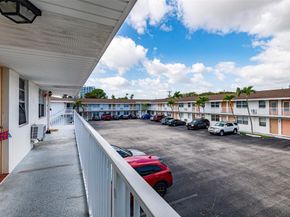 810 Lake Shore Dr 25, West Palm Beach FL 33403