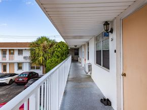 810 Lake Shore Dr 25, West Palm Beach FL 33403