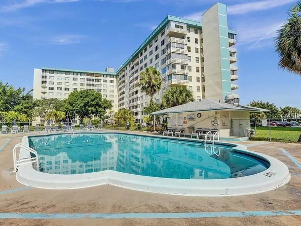 4330 Hillcrest Dr 705, Hollywood FL 33021