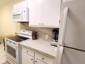 4330 Hillcrest Dr 705, Hollywood FL 33021