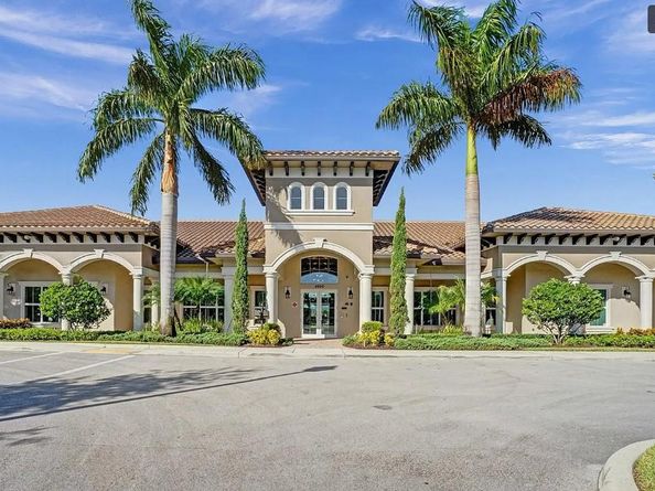 4330 Hillcrest Dr 705, Hollywood FL 33021