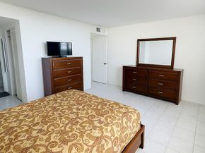 4330 Hillcrest Dr 705, Hollywood FL 33021