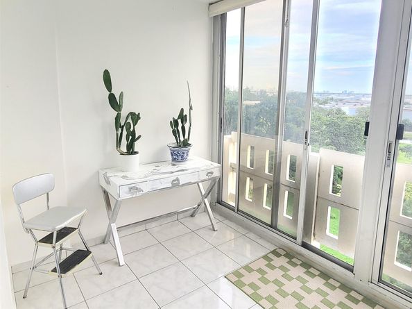 4330 Hillcrest Dr 705, Hollywood FL 33021