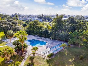 4330 Hillcrest Dr 705, Hollywood FL 33021