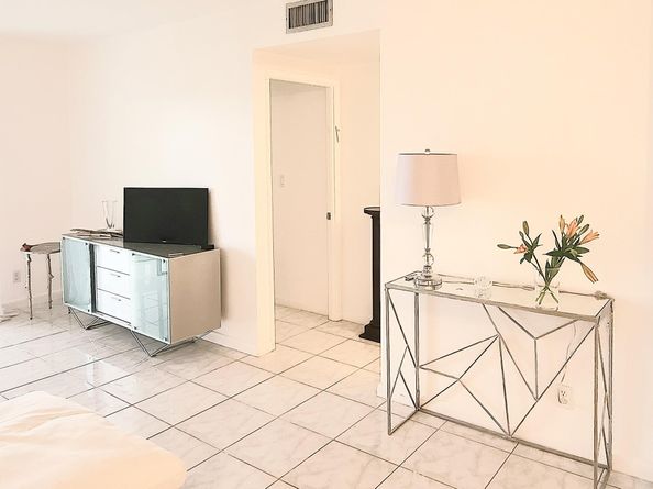 4330 Hillcrest Dr 705, Hollywood FL 33021