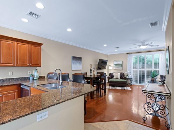 328 W Pine Street 22, Lantana FL 33462