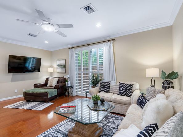 328 W Pine Street 22, Lantana FL 33462