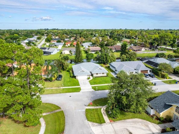 13471 Barberry Drive, Wellington FL 33414