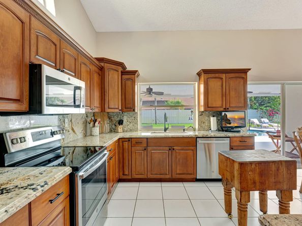 9955 NW 52nd St, Coral Springs FL 33076