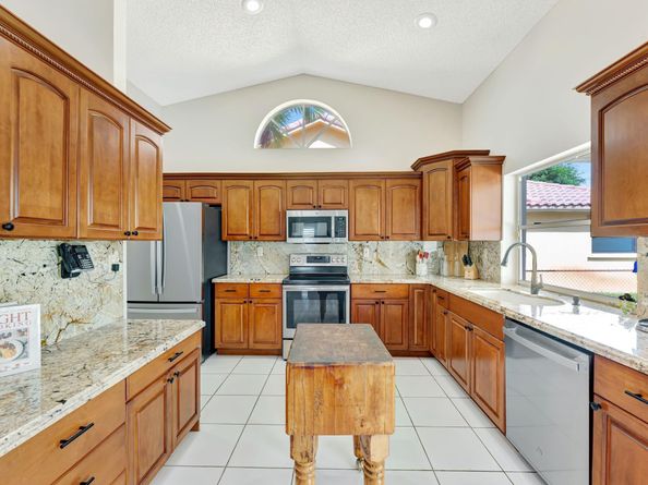 9955 NW 52nd St, Coral Springs FL 33076