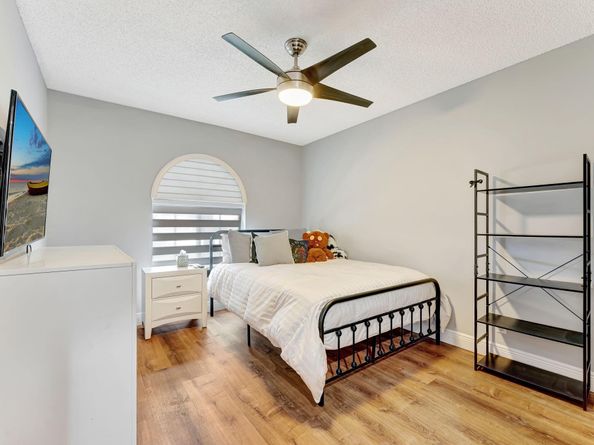 9955 NW 52nd St, Coral Springs FL 33076