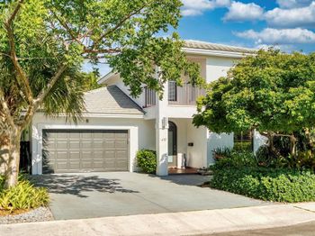 419 N Lakeside Drive