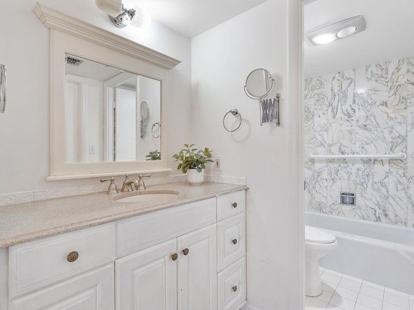 10777 W Sample Rd 611, Coral Springs FL 33065