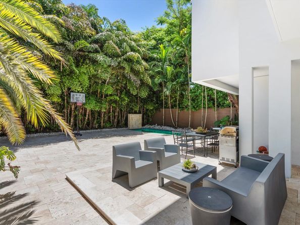 3917 S Le Jeune Road, Miami FL 33146