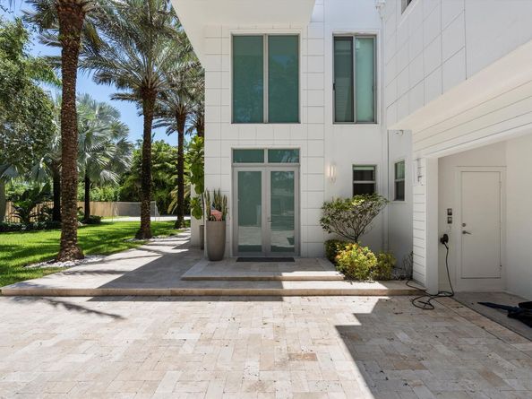 3917 S Le Jeune Road, Miami FL 33146