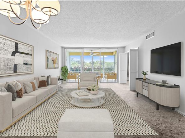 575 Oaks Ln 403, Pompano Beach FL 33069