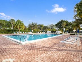 575 Oaks Ln 403, Pompano Beach FL 33069